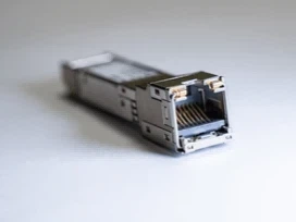 Чвориште против прекидача против рутера: комплетно поређење мрежних уређаја [2026]